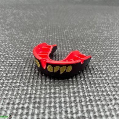 Капа OPRO Gold взрослая (возраст 11+) JAWS Black/Red (art.102504011)