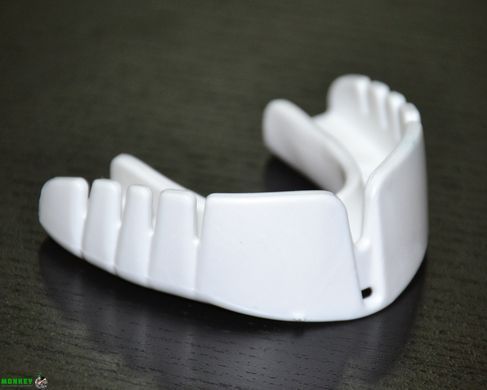 Капа OPRO Snap-Fit UFC дитяча (вік до 10) White (ufc.002263002)
