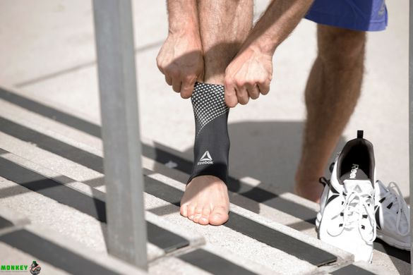 Фіксатор щиколотки Reebok Ankle Support чорний Уні M