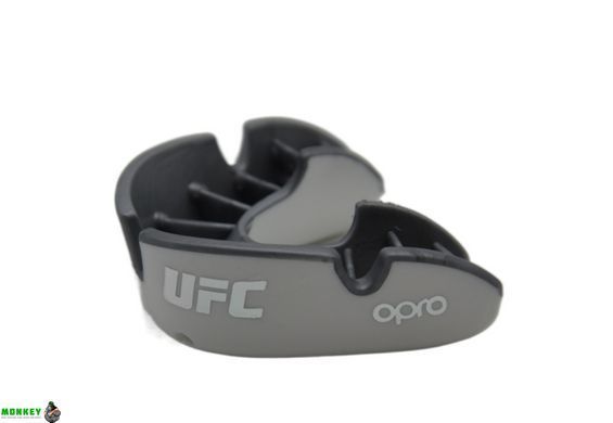 Капа OPRO Silver UFC взрослая (возраст 11+) White/Silver (ufc.102514003)
